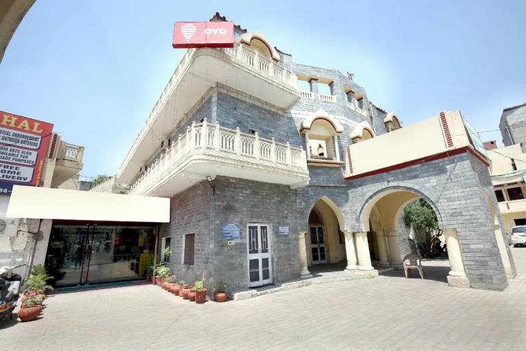 Hotel O Rajmahal