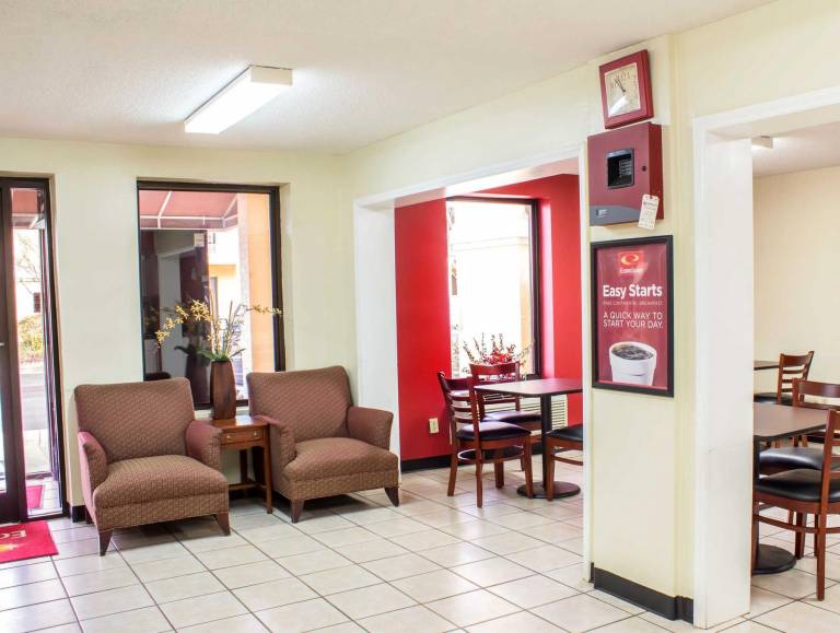 Econo Lodge Research Triangle Park — photo 4