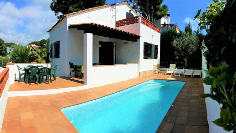 Villa with terrace, yard & private pool | Mountain view — photo 2