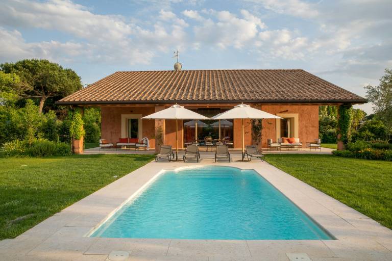 House with grill, patio & private pool | Good for workation in Castiglione della Pescaia