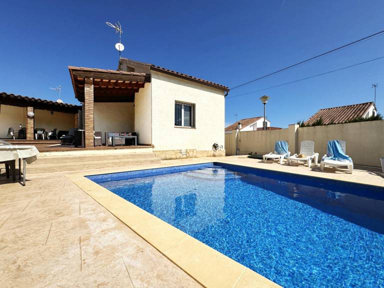 Villa with private pool — photo 3