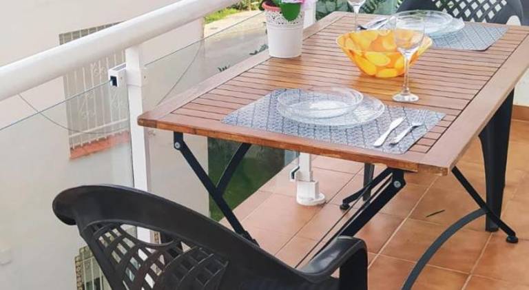 Holiday apartment with patio in Llanca