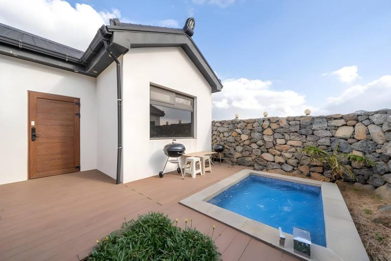 Jeju Seogwipo Handol Pension