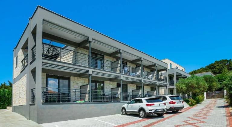Serviced apartment with garden & patio | Beach nearby | Pet-friendly — photo 3