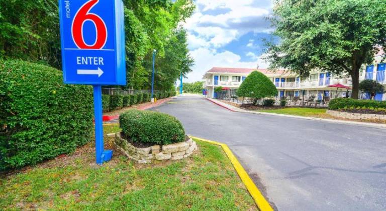 Motel 6 Huntsville, TX — photo 5