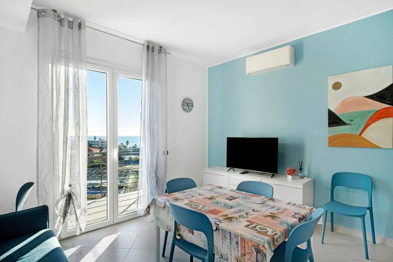 Apartment with patio | Beach view in Savona