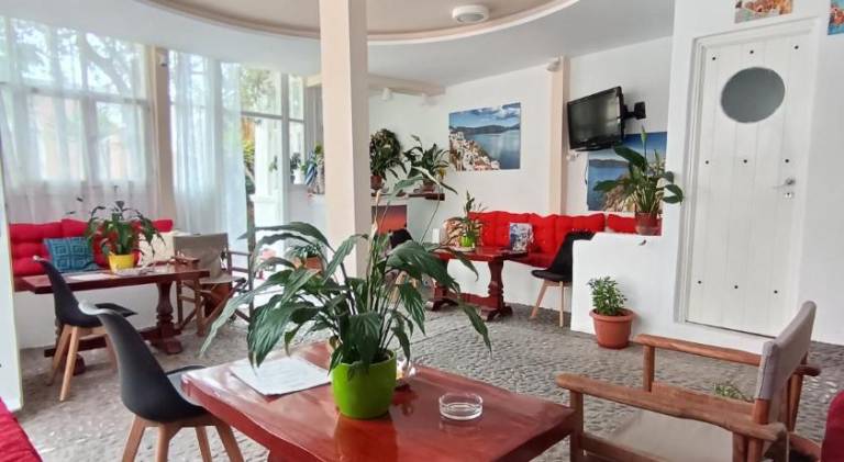 Charming serviced apartment with yard, patio & pool | Next to the beach | Dogs allowed — photo 5