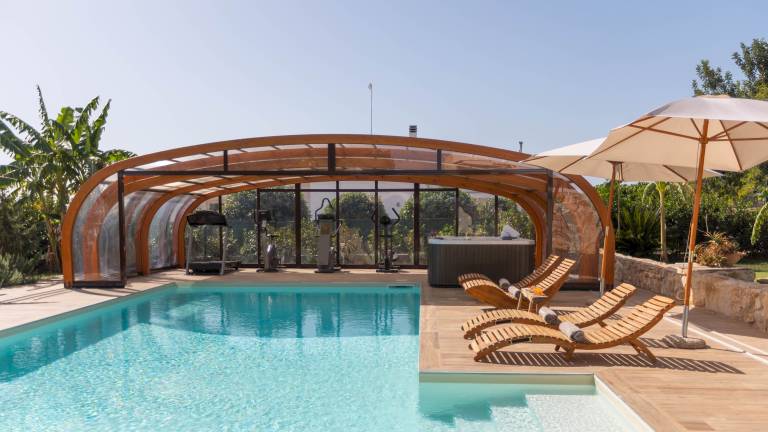 Villa with yard, barbeque & private pool | Garden view — photo 2