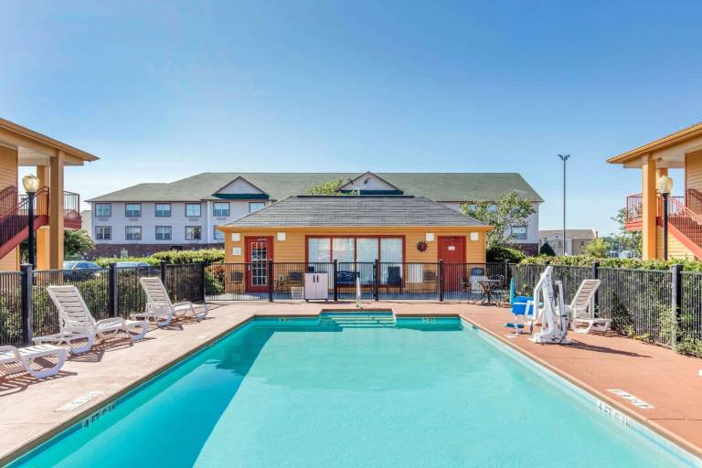 Quality Inn Bessemer I-20 exit 108 — photo 3