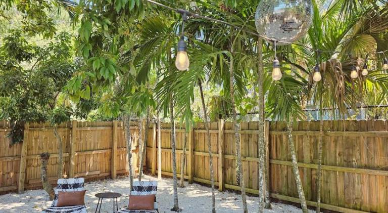 Casa Eden - Half mile to Lauderdale Marine Center - 4 bedrooms - 2 bathrooms in Melrose