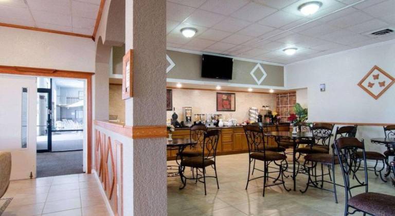 Rodeway Inn & Suites Emporia — photo 5