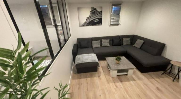 Rental apartment with 5 rooms for 14 persons in Vanves