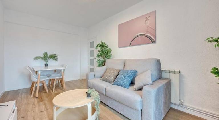 Holiday apartment with 1 room for 8 persons in Pamplona