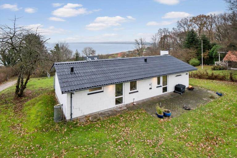 House with barbeque & patio | Pets are welcome in Middelfart
