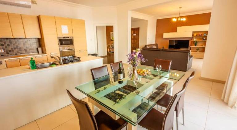 Rental apartment with pool — photo 4