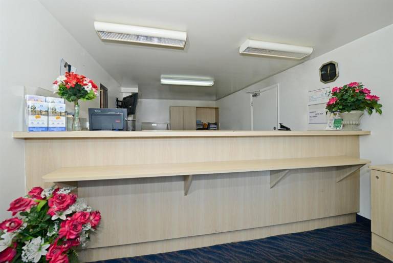 Americas Best Value Inn Battle Creek — photo 2