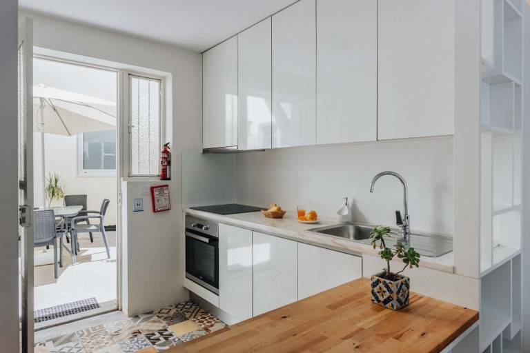 Cozy 1-Bedroom with Private Terrace in Palmela — photo 5