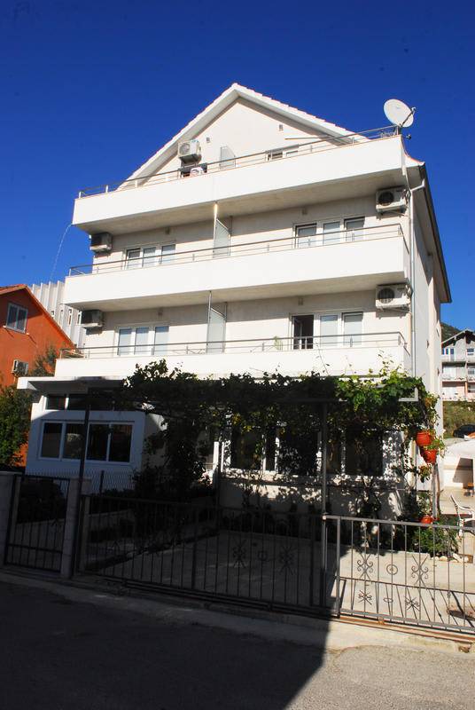 Child-friendly holiday apartment with patio & grill | Dogs allowed — photo 2