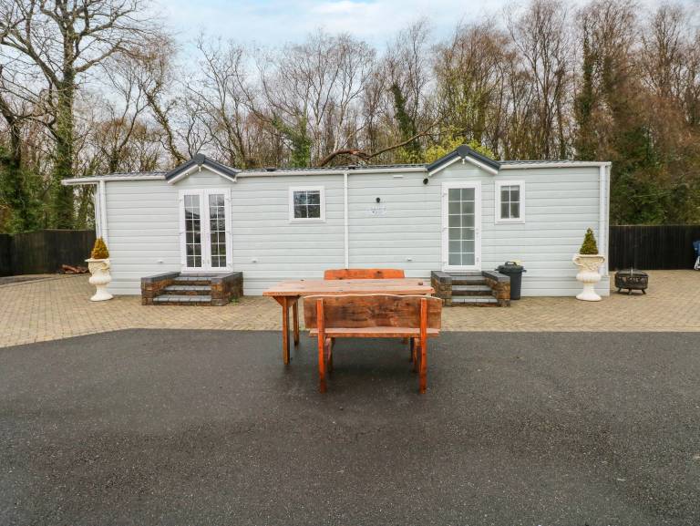 Cottage with garden | Beach view in Swansea