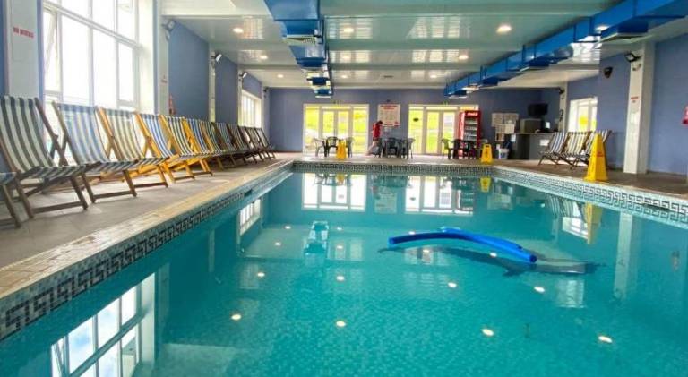 Vacation home with pool — photo 2