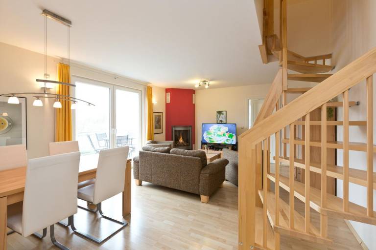 Komfortable Ferienwohnung mit Balkon, Sauna und Kamin in Göhren-Lebbin. in Goehren-Lebbin