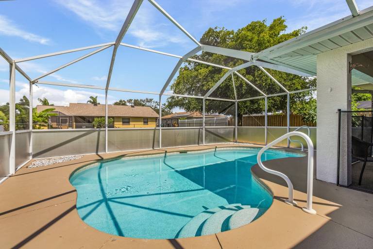 Vacation home with barbecue & private pool in Cape Coral, FL