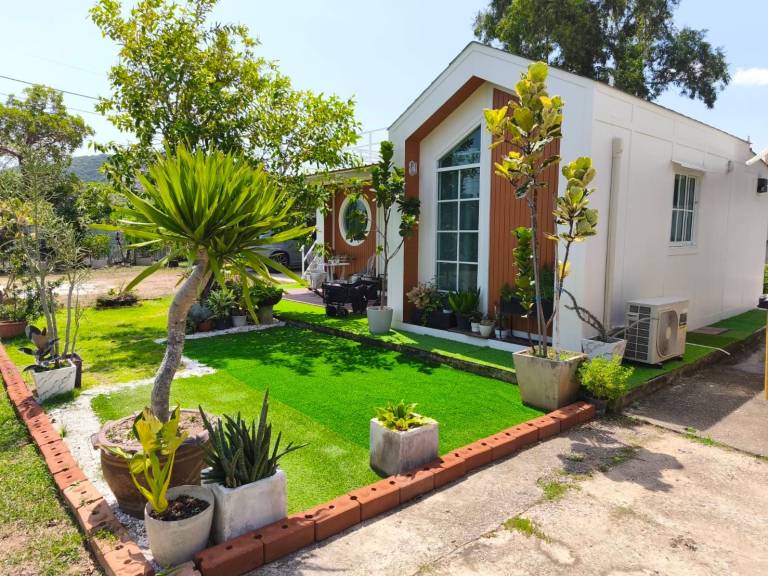Farm with patio, BBQ & yard | Pet-friendly — photo 4