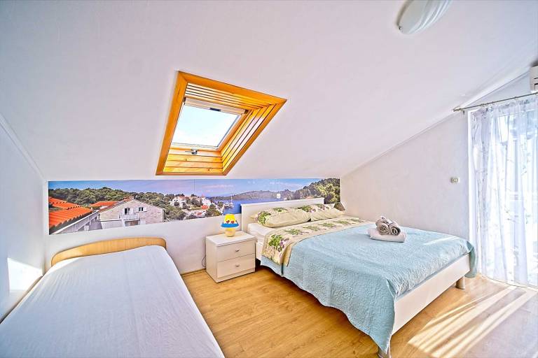 Matana Pomena - A3 One-Bedroom Apartment with Balcony and Park View — photo 3