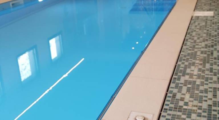 Serviced apartment with terrace, yard & pool in Saint-Contest
