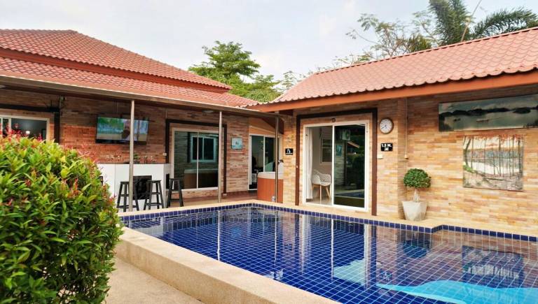 Luxury 6BR Private Pool Villa Near Pattaya Beach in Pattaya