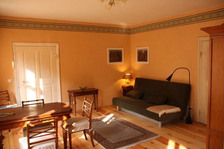 Holiday Apartment 'Am Roten Schloss' with Shared Terrace, Shared Garden and Wi-Fi — photo 2