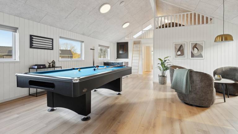 Family-oriented spacious vacation home with sauna, jacuzzi & garden | Pet-friendly — photo 5