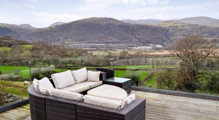 Lovely house with hot tub | Pets are welcome in Betws-Y-Coed
