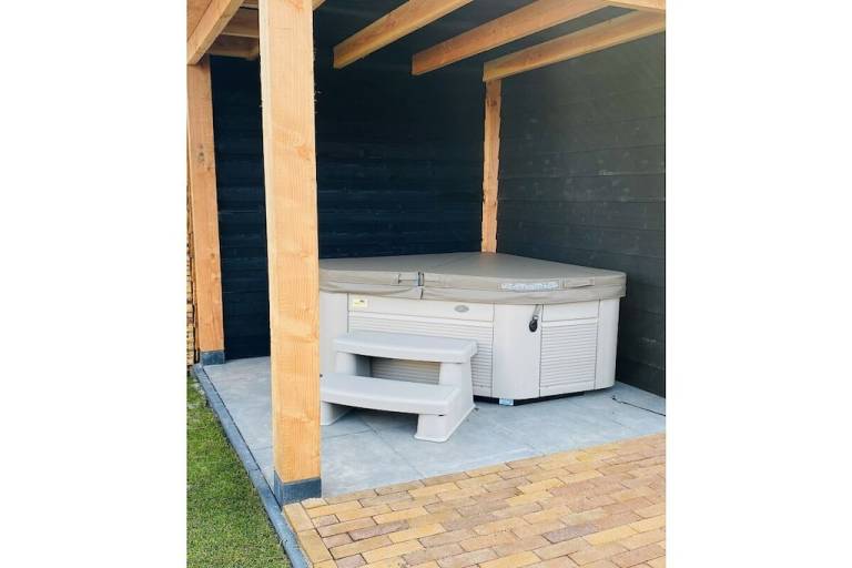 Chalet with grill, yard & terrace — photo 3