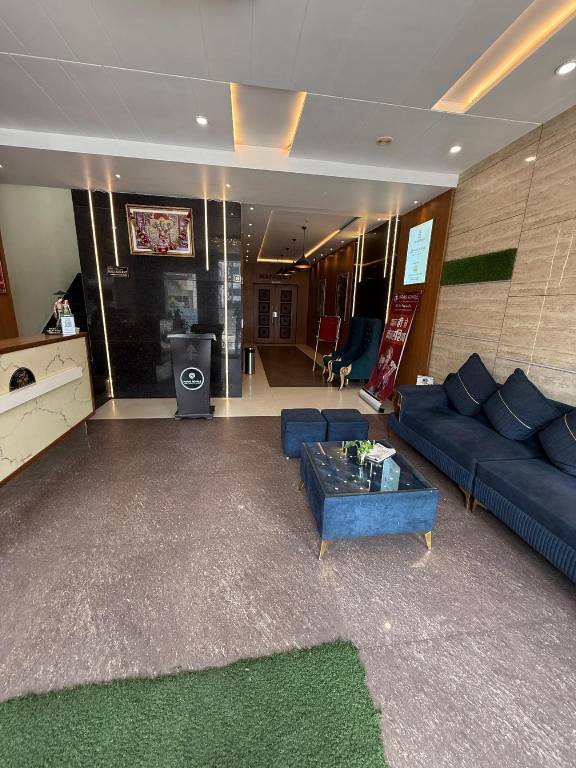 HOTEL PARAS ROYAL
