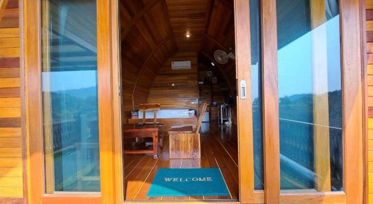 Seaview Eagles Nest Cabins — photo 4