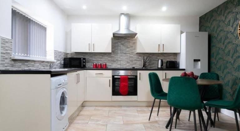 Apartment | Next to Cardiff Castle | Pets are welcome — photo 3