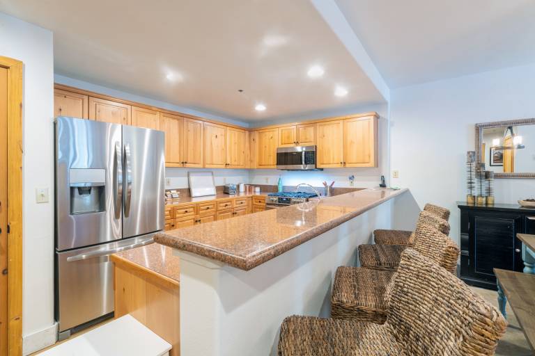 Fully equipped lovely condo with heated pool, grill & sauna | Mountain view | Pet-friendly — photo 5