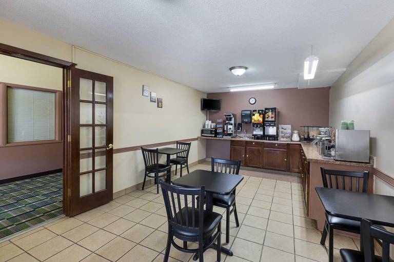 Americas Best Value Inn Beatrice — photo 4