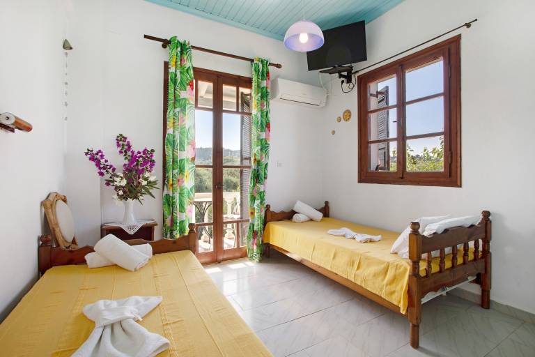 Studio Apartment "Areti Orfeas Budget Studio" near Beach with Balcony & Wi-Fi — photo 4