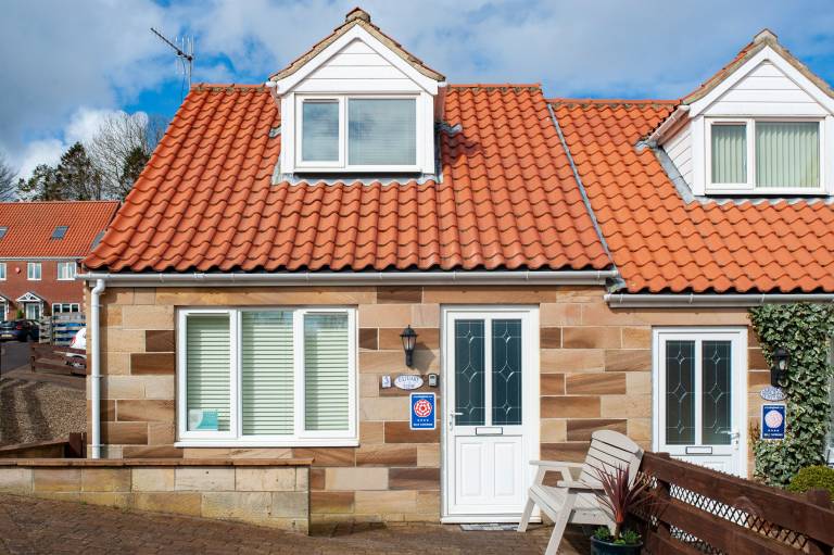 Cottage with yard in Whitby