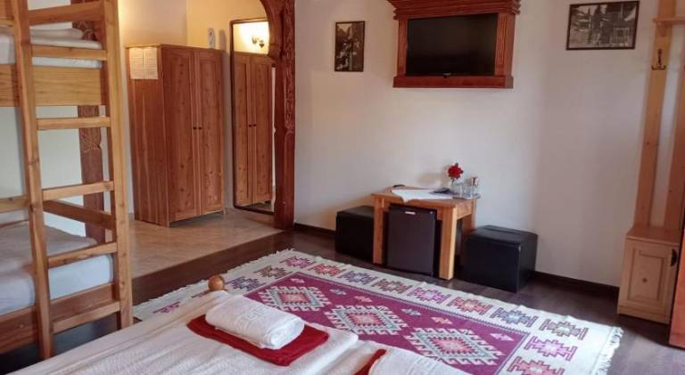 Lodge with barbecue, yard & patio in Sovata