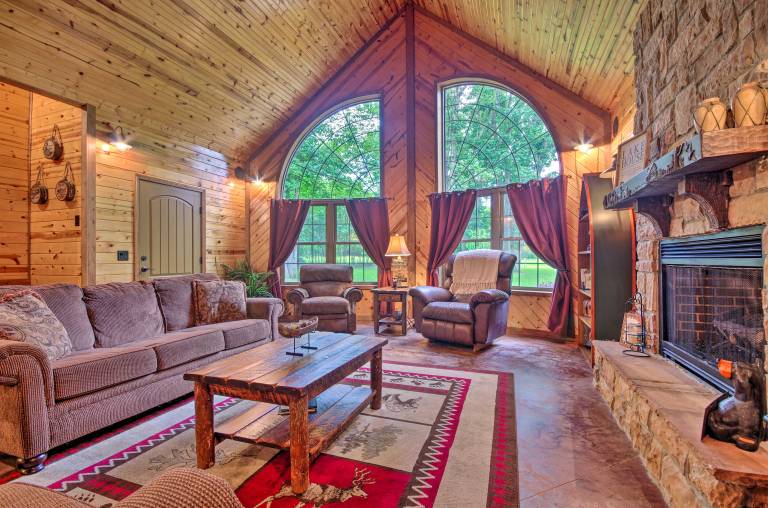 Spacious Family Home w/ Fire Pit by Norfork Lake! — photo 5