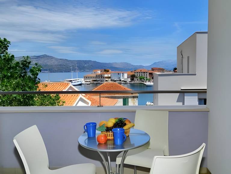 Holiday apartment with pool & jacuzzi — photo 4
