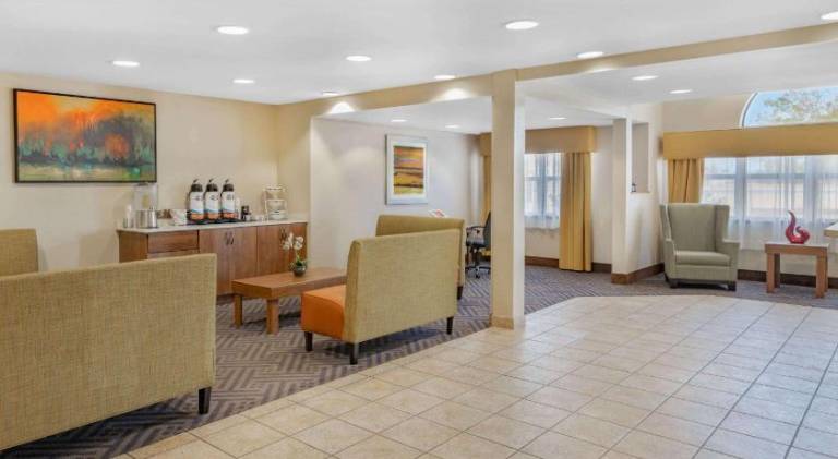 Baymont by Wyndham Farmington — photo 2