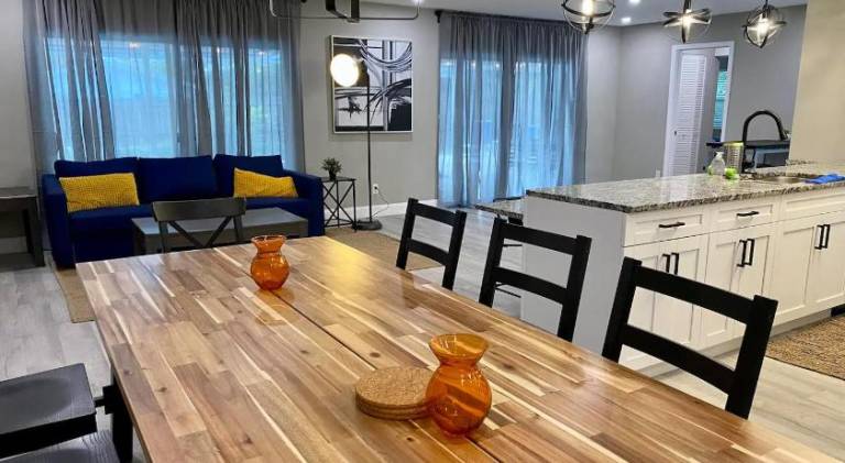 Vacation home with pool — photo 4