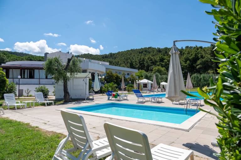 Children-friendly holiday park with garden & pool | Garden view | Dogs allowed — photo 2