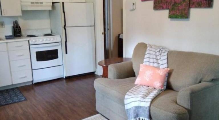 Grandma's Suite - PRIVATE APARTMENT REDUCED PRICE ON TOURS — photo 2