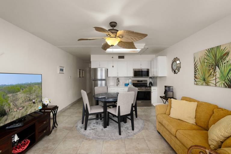 Condo with private pool — photo 5