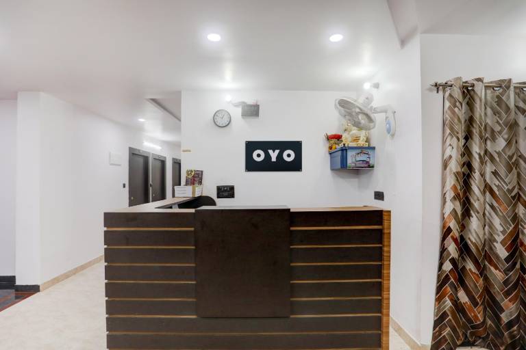 Hotel O by OYO Swarun and Banquet Hall Gulzarbagh Station Bus Stop — photo 4